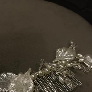 Floral Pearl Hair Comb Set – Bridal Hair Accessories with Pearls and Beads